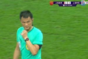终于结束了！海港vs申花补时9分钟，最终李海新101分钟吹终场哨
